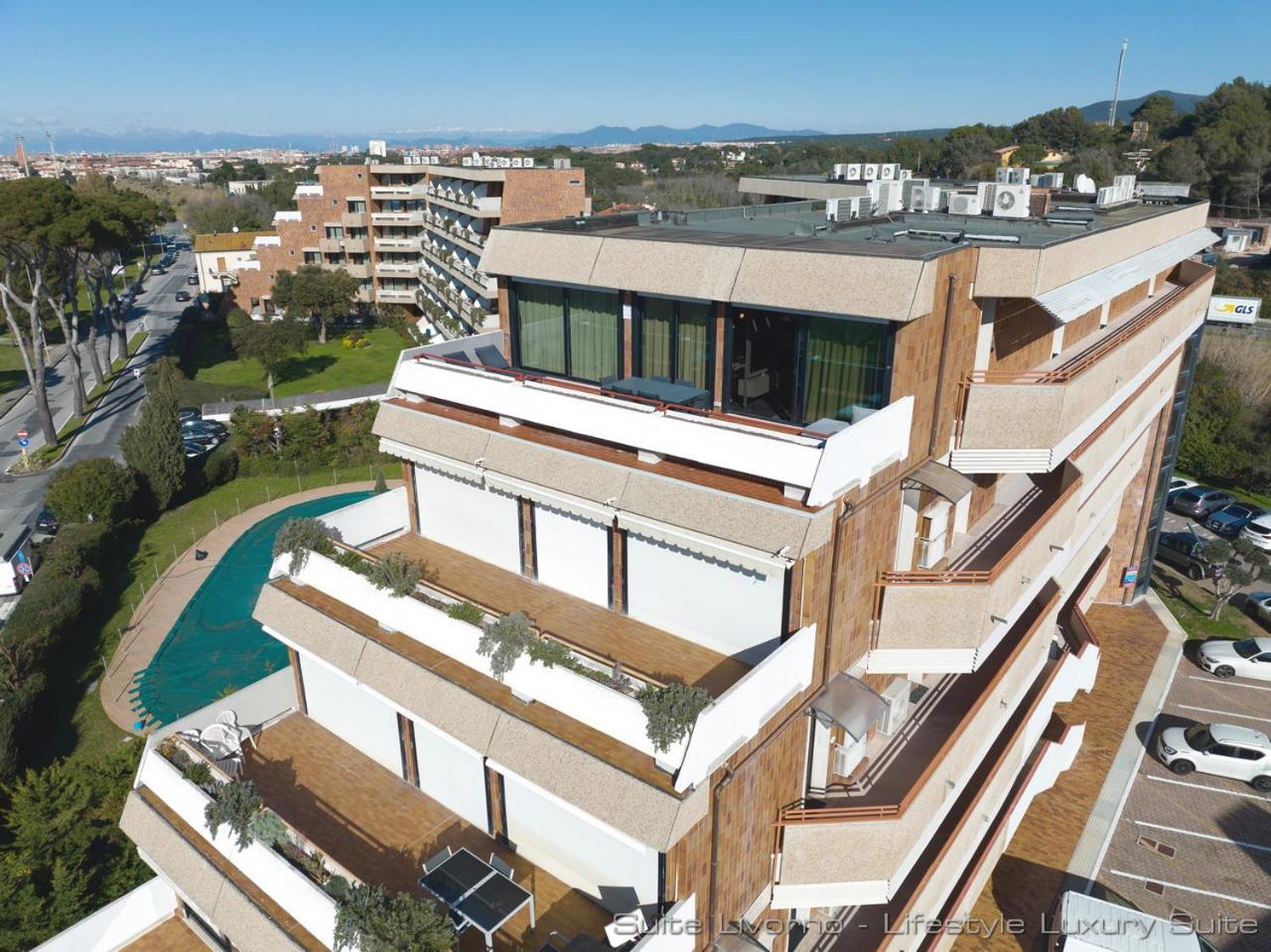 Suites Marilia Apartments Pool Side - Suite Livorno Holiday Home Group Екстериор снимка
