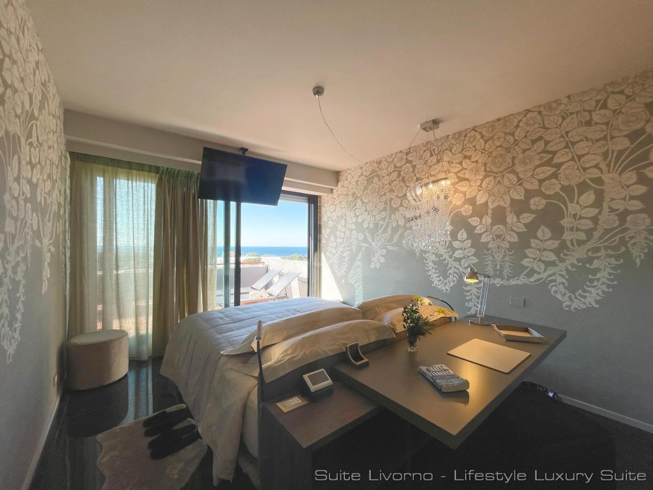 Suites Marilia Apartments Pool Side - Suite Livorno Holiday Home Group Екстериор снимка